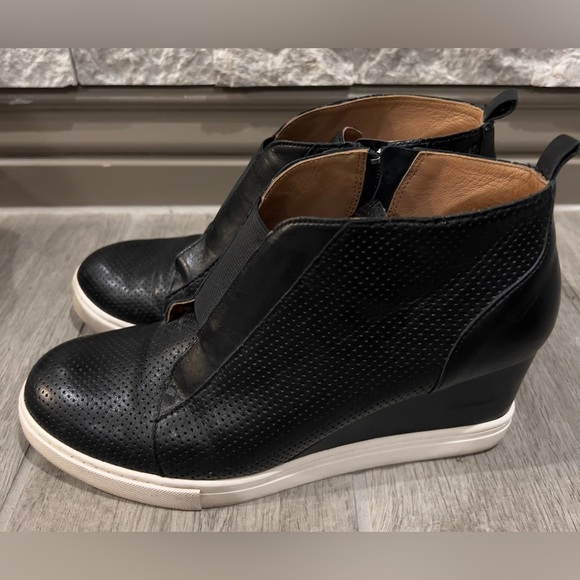 Linea Paolo Black Wedge Booties size 7 - Picture 4 of 5